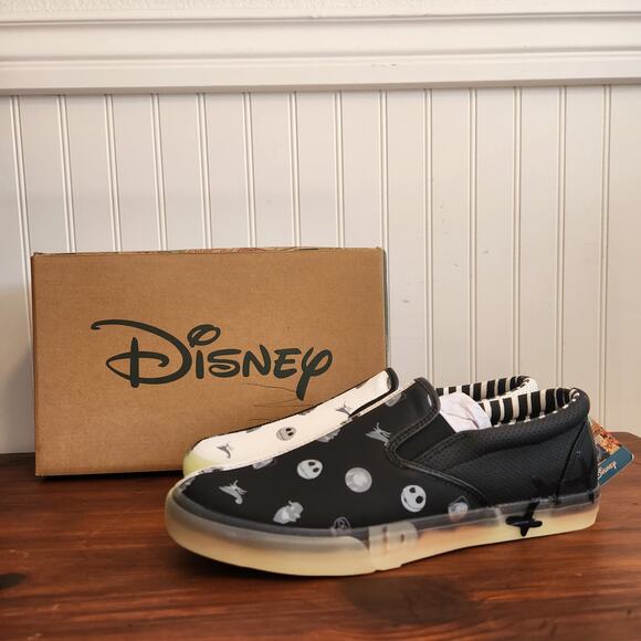 Disney's Nightmare Before Christmas‎ Men's Size 11 Glow in the Dark Shoes New - Picture 1 of 14